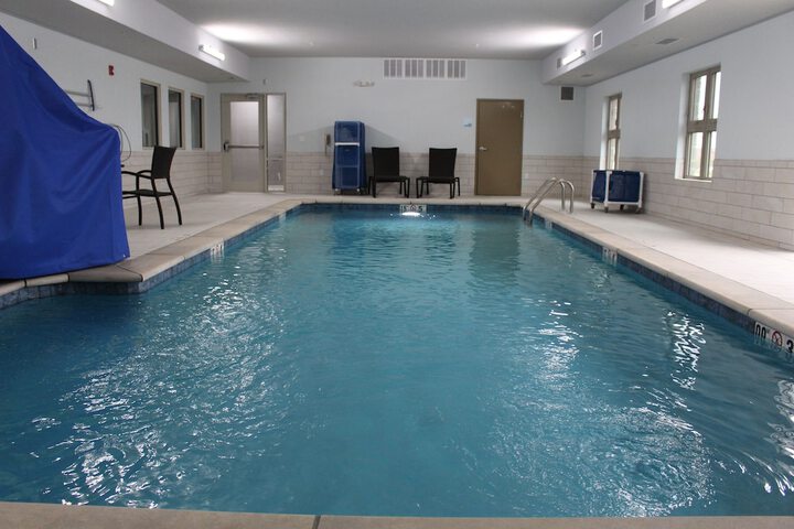 Holiday Inn Express & Suites Shawnee-Kansas City West by IHG