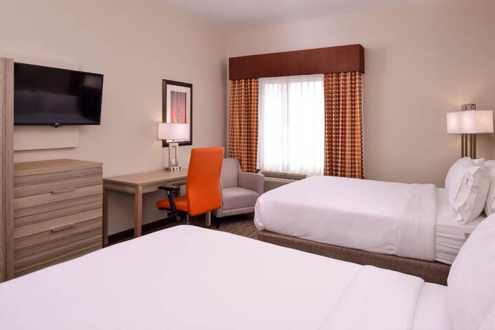 Holiday Inn Express & Suites Williams by IHG