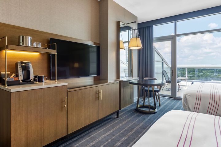 Room 52 of 90