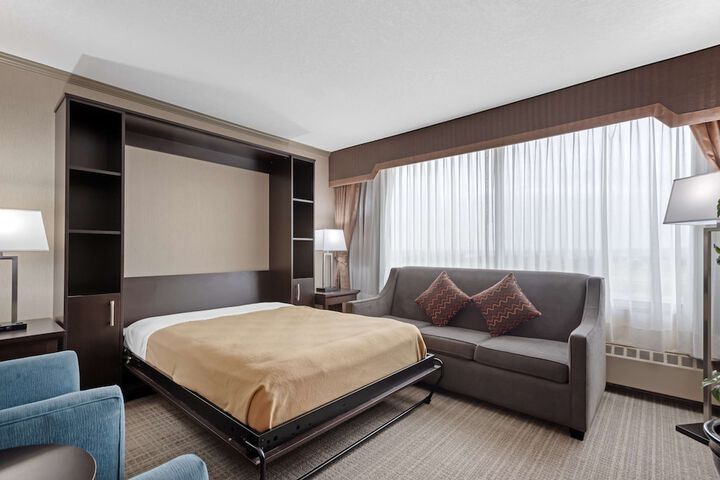 Room 32 of 71