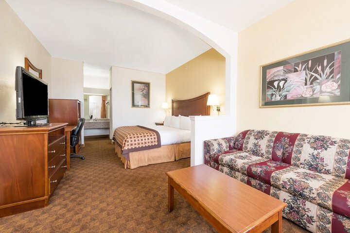 Room 8 of 16