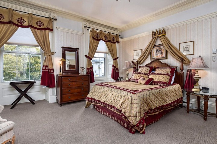 The Noble Suites