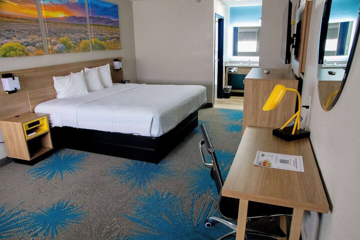 Room 18 of 25