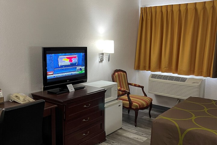 Super 8 by Wyndham Trinidad
