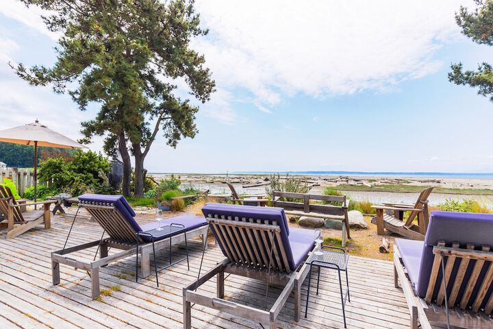 Sunlight Beach Getaway by Avantstay Views