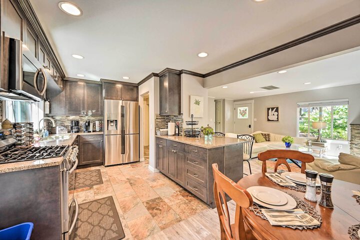 Family-friendly Kirkland Home 1 Mi to Downtown