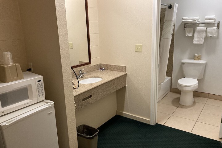 Room 4 of 6
