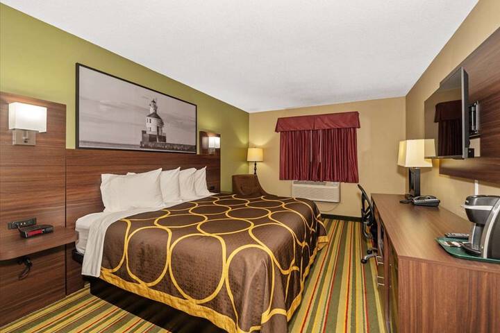 Super 8 by Wyndham Superior WI