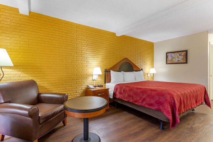 Room 6 of 33