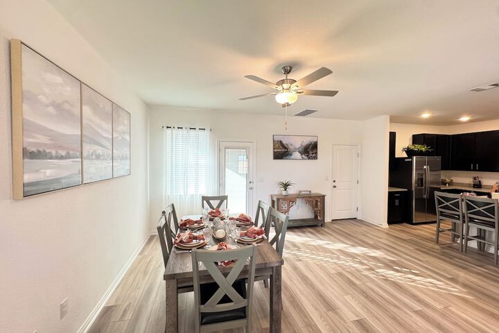 Modern 4BR New Home w Luxury Touches