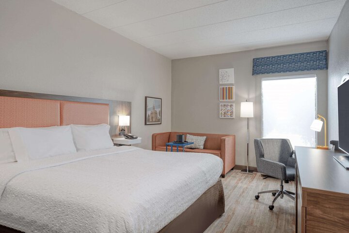 Room 16 of 40