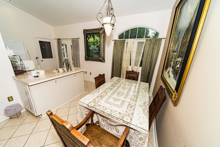 Stone Manor Boutique Inn