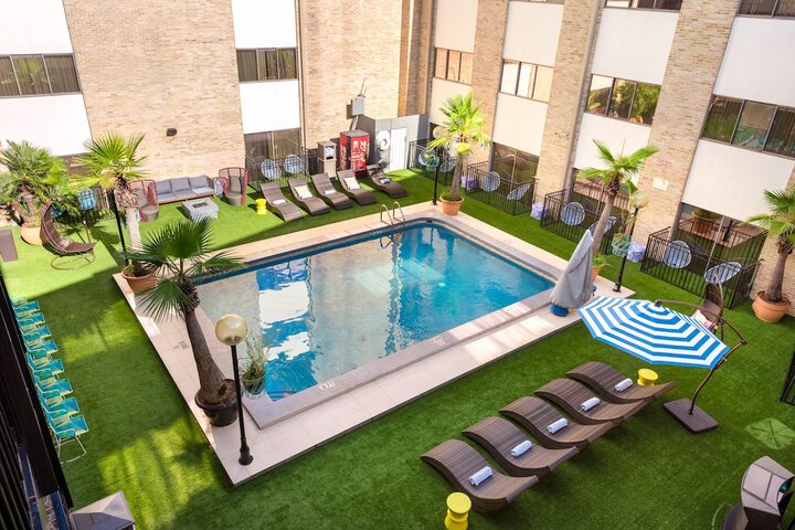 Pool 17 of 250