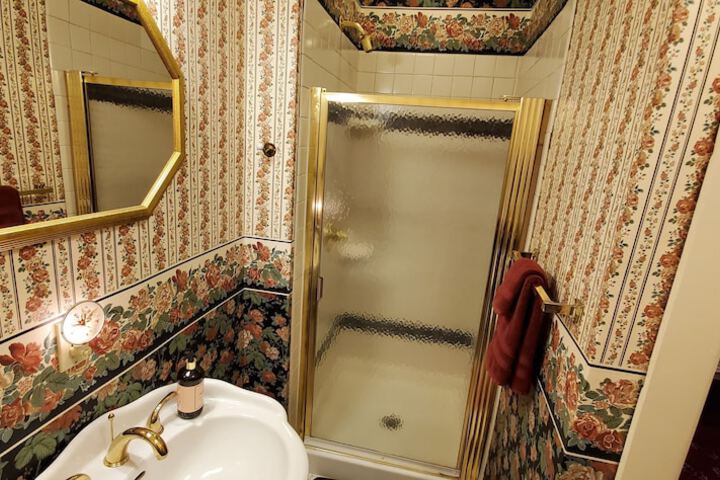 Room 24 of 80