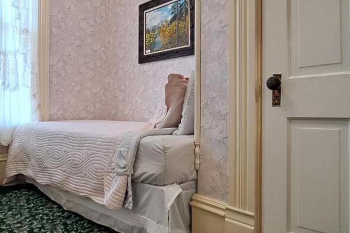 The Mays Place Bed and Breakfast