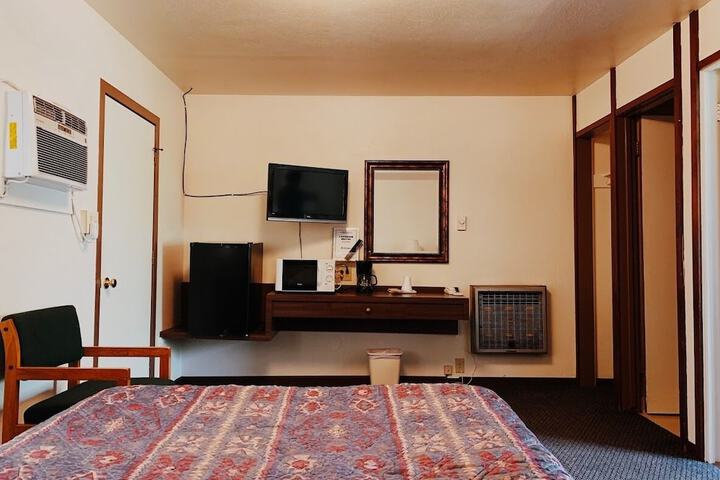 Room 12 of 32