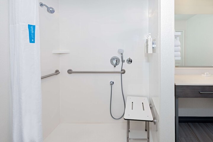 Room 13 of 48