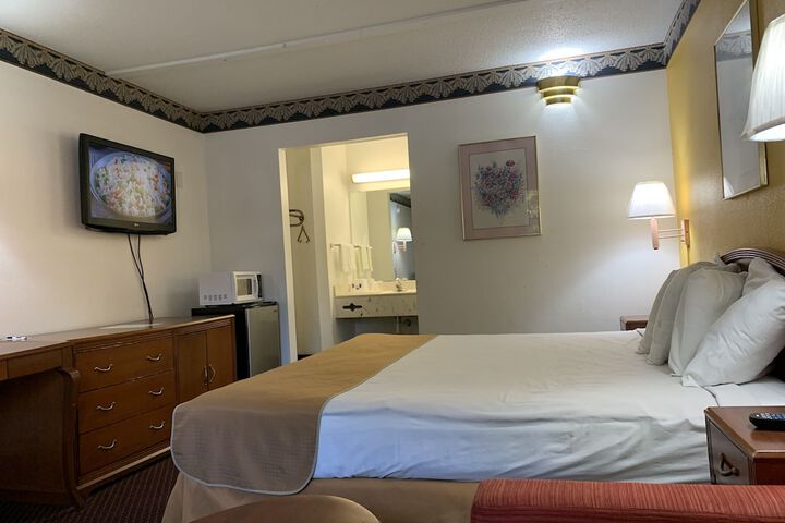 Room 12 of 25