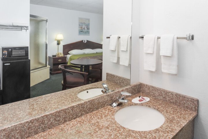 Room 13 of 16