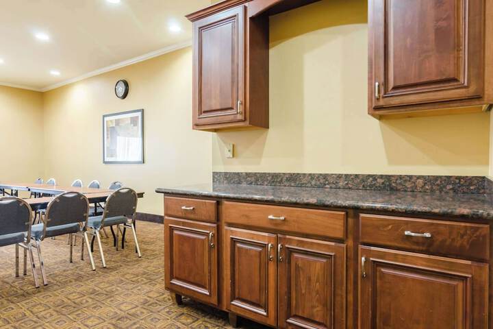 Comfort Suites Salina South