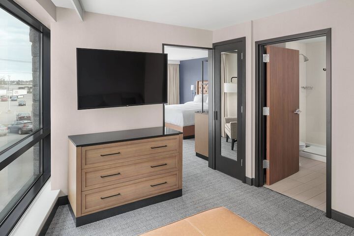 Room 17 of 27