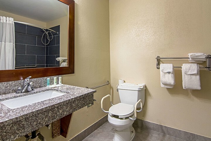 Room 20 of 38