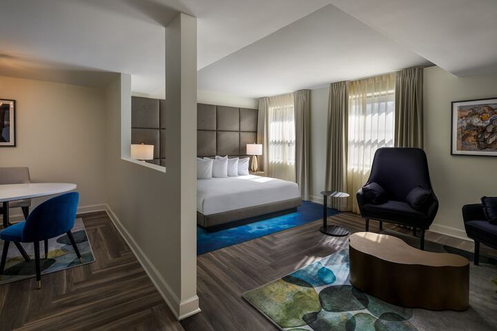 Hotel Deco Omaha Tapestry Collection by Hilton