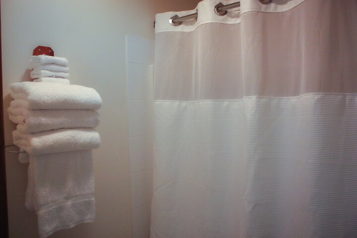 Room 8 of 16