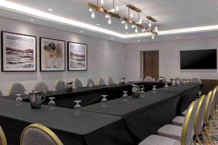 DoubleTree by Hilton Kingston
