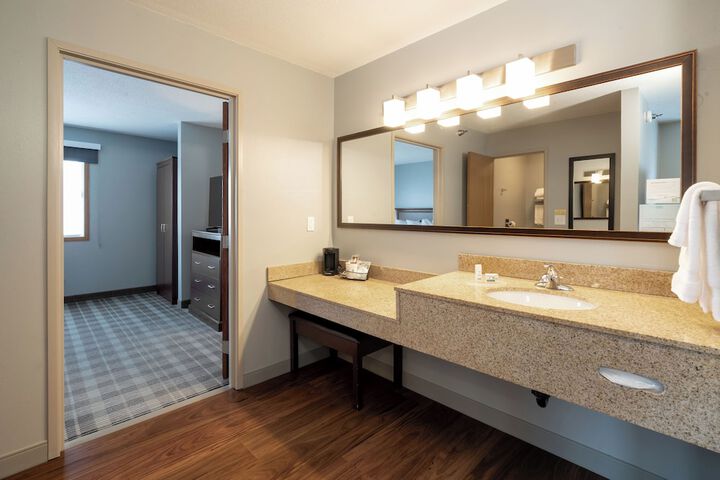 AmericInn by Wyndham Valley City - Conference Center