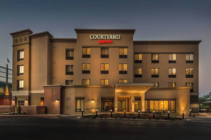 Courtyard Reno Downtown / Riverfront