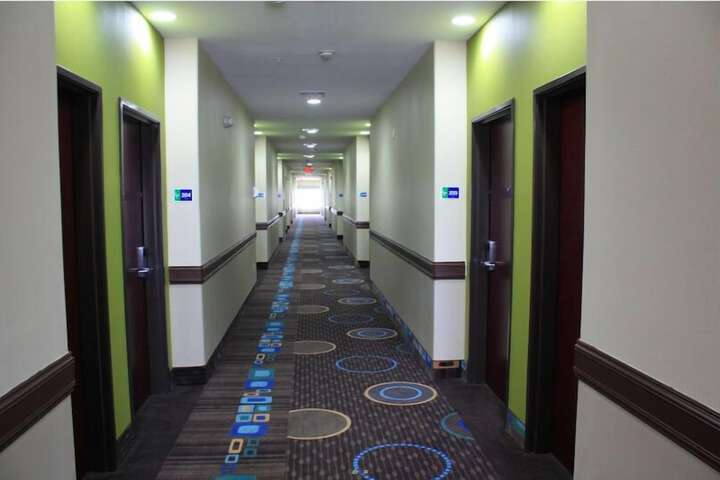 Ballroom/Hall 9 of 9