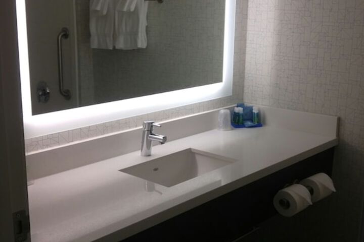 Holiday Inn Express & Suites Everett by IHG
