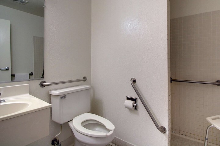 Room 15 of 28