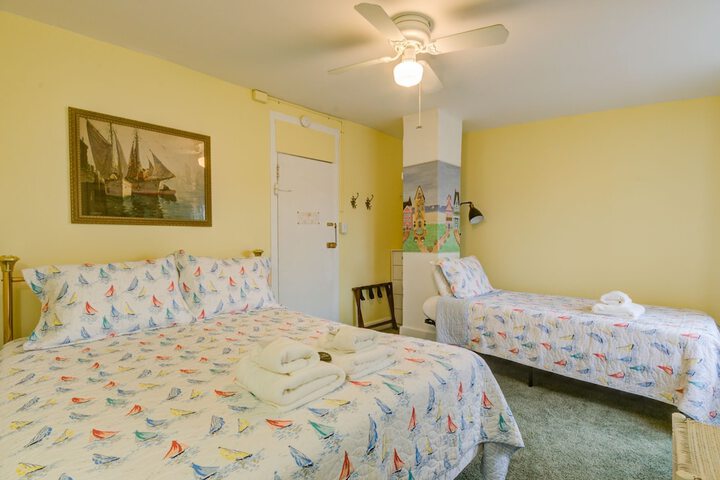 Room 13 of 22