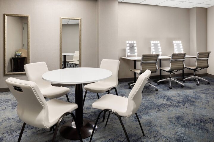 Ballroom/Hall 76 of 79