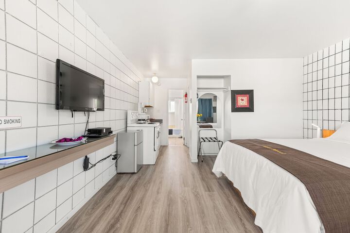 Room 8 of 27