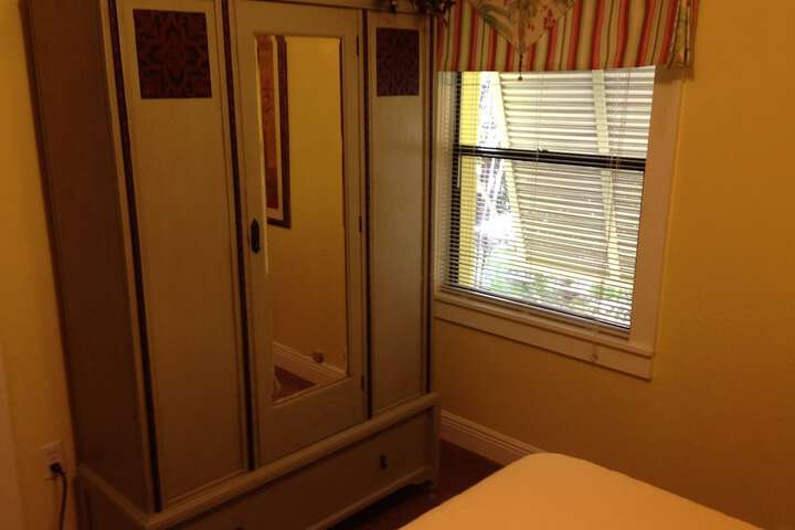 Room 52 of 80