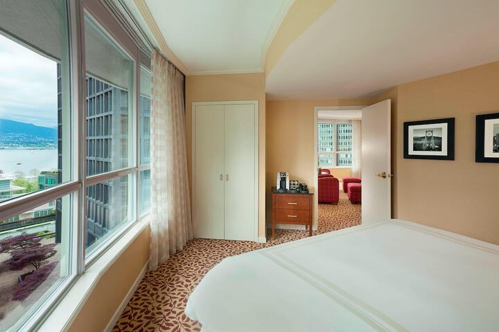 Room 43 of 147