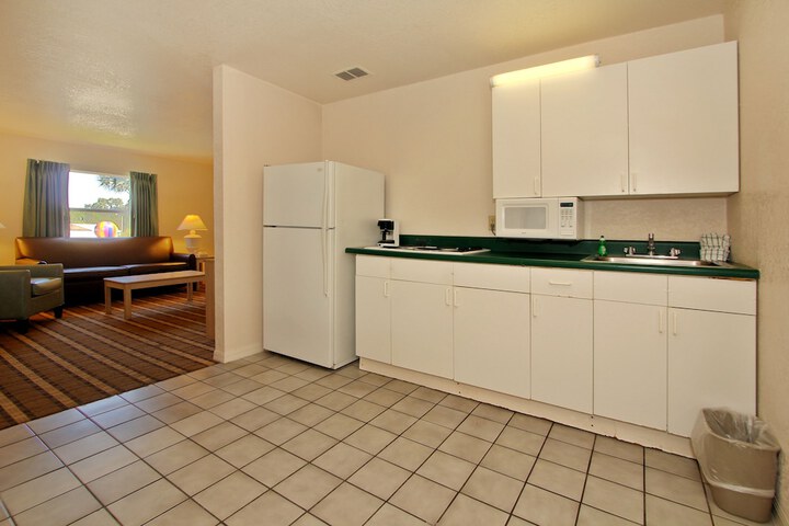 Super 8 by Wyndham Kissimmee