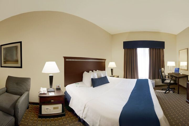 Holiday Inn Express & Suites Allentown West by IHG