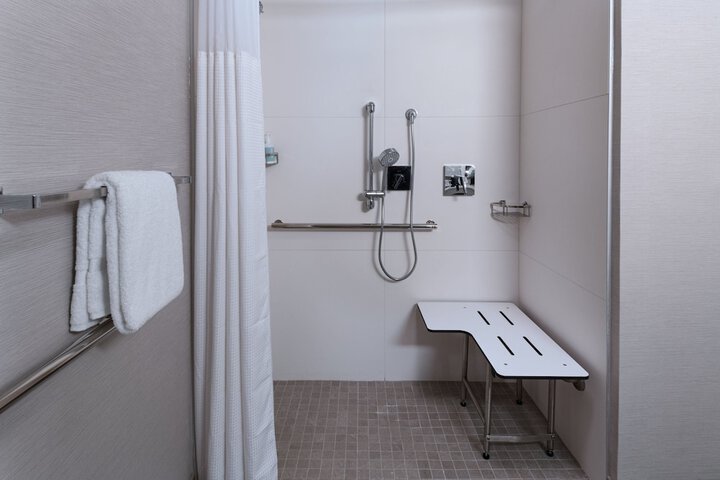 Room 12 of 27