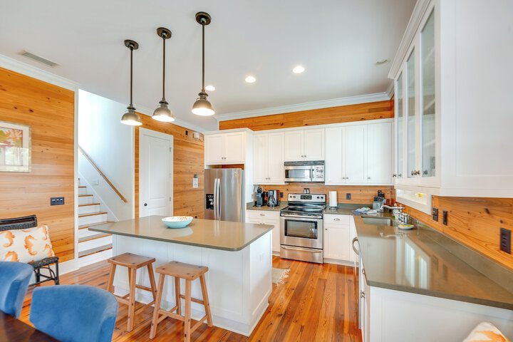 Beach & Pool Access: Peaceful St. Teresa House