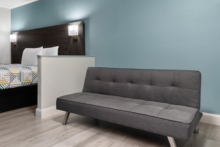 Red Lion Inn & Suites Lemoore