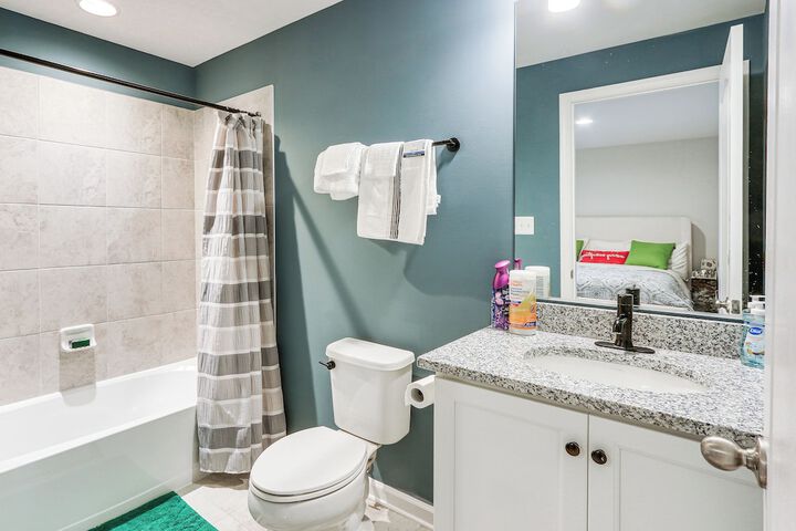 2 Mi to Hollywood Casino: Charles Town Townhome!