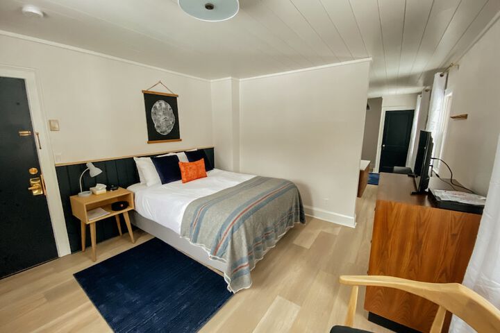 Room 173 of 229