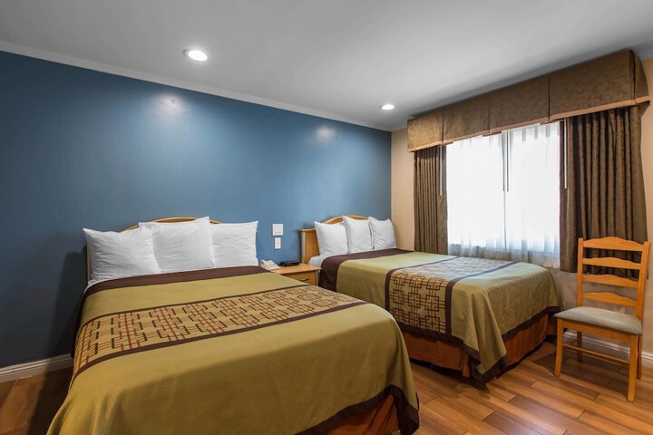 Room 9 of 29