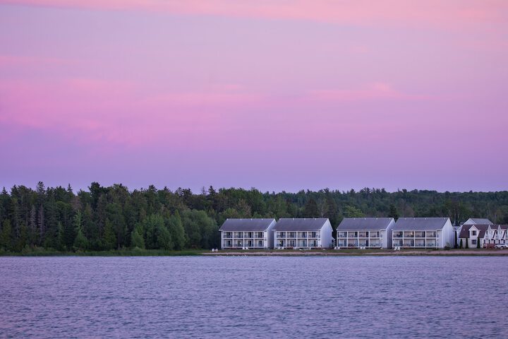 Clearwater Lakeshore Motel