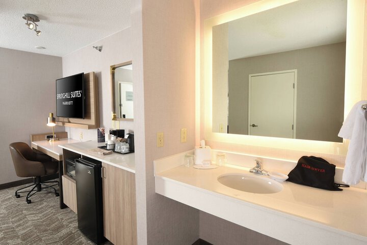 Room 15 of 32