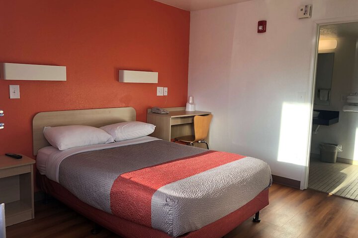 Room 17 of 27